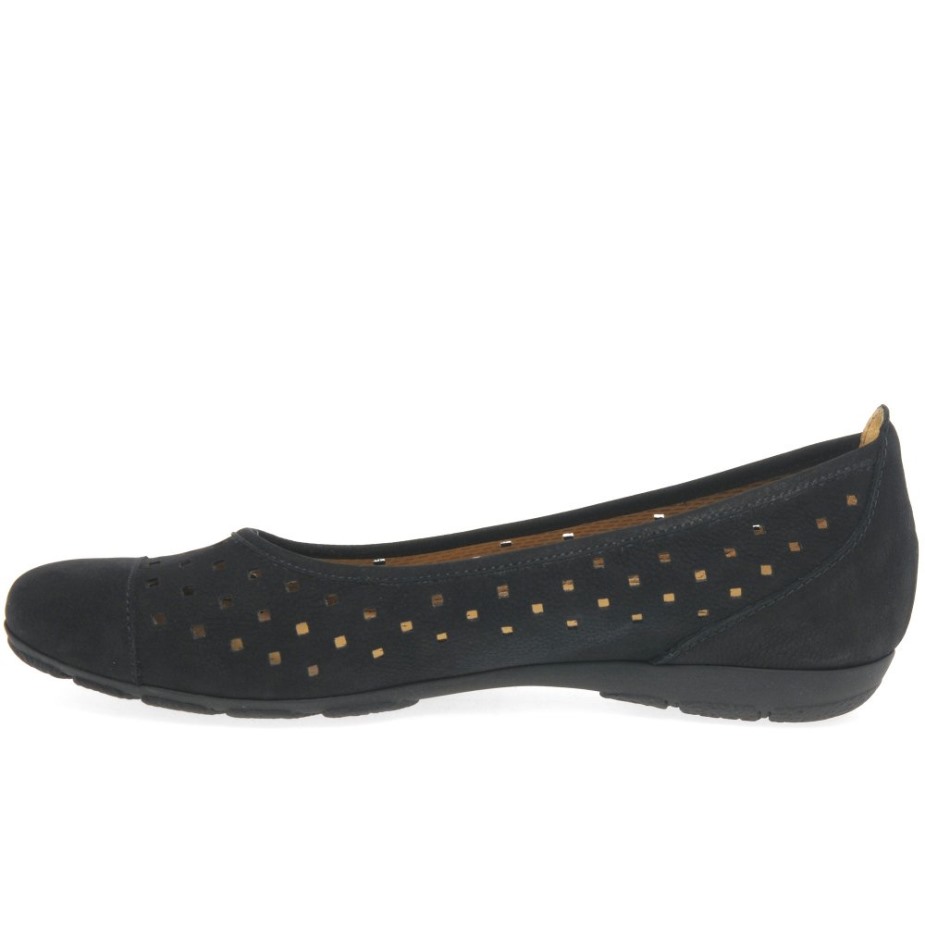 Gabor Zwarte Nubuck Casual Damesschoenen Met Ruche En Geperforeerde Details