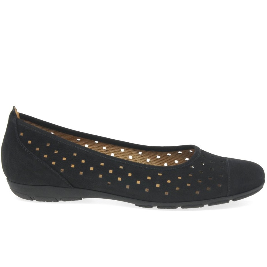 Gabor Zwarte Nubuck Casual Damesschoenen Met Ruche En Geperforeerde Details