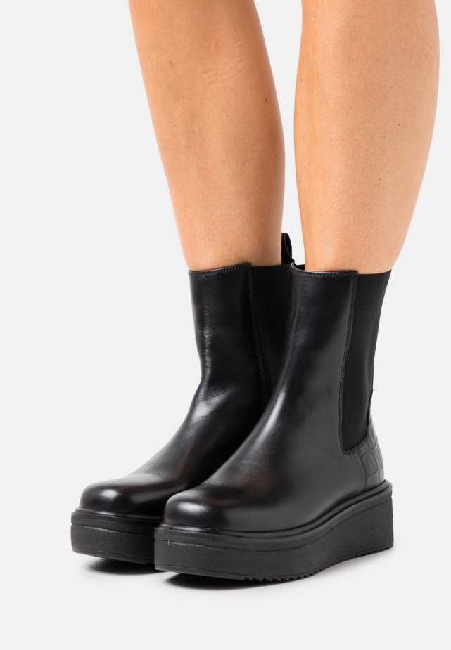 Gabor Zwarte Plateau Enkellaarzen