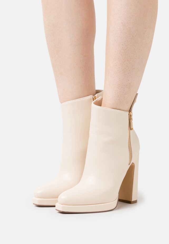 Ivoorkleurige Gabor Klassieke Hakken