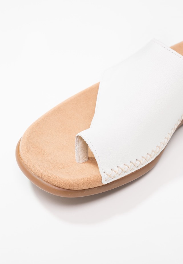 Witte Gabor T-bar Sandalen