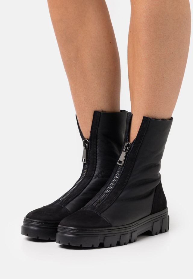 Zwarte Gabor Enkellaarsjes Met Veters