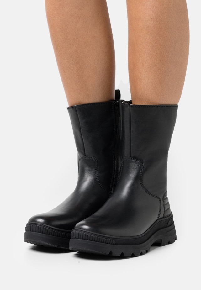 Zwarte Gabor Enkellaarsjes Met Veters