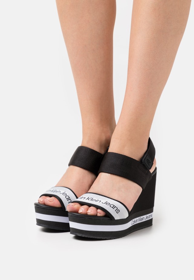 Zwarte Gabor Wedge Close Toe - Plateauzolen