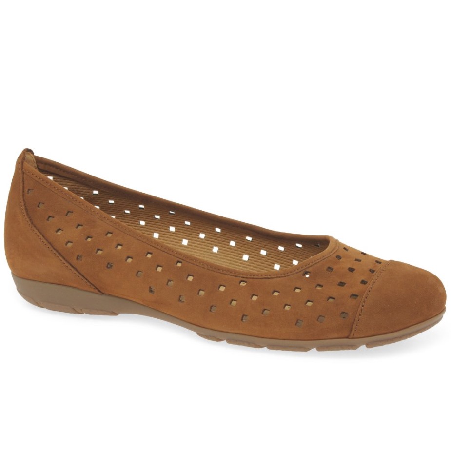 Brandy Nubuck Gabor Casual Damesschoenen Met Ruche En Geperforeerde Details